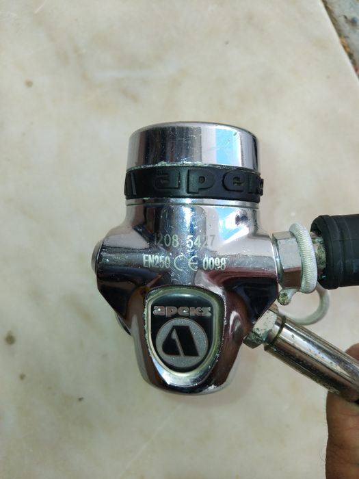 Regulador Apeks XTX 200 + consola tripla