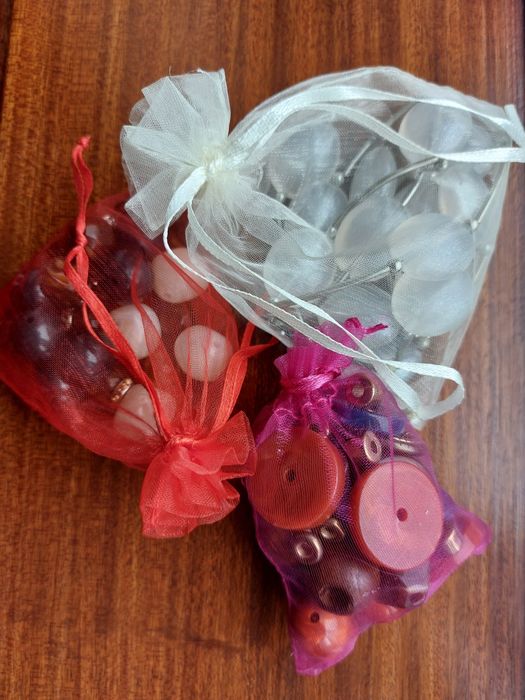 Conjunto de 4 sacos com contas para colares ou pulseiras