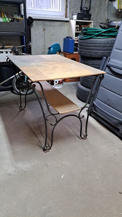 Stolik do ogrodu ręcznie kute nogi