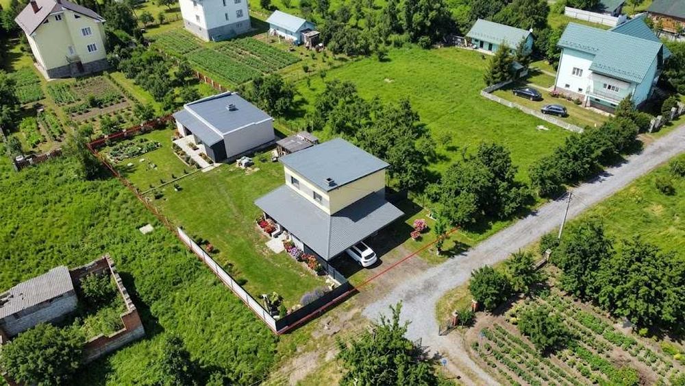 Продаж сучасного будинку з сауною біля лісу