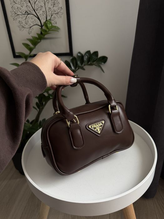 Популярна сумочка з ручками у стилі prada прада сумка