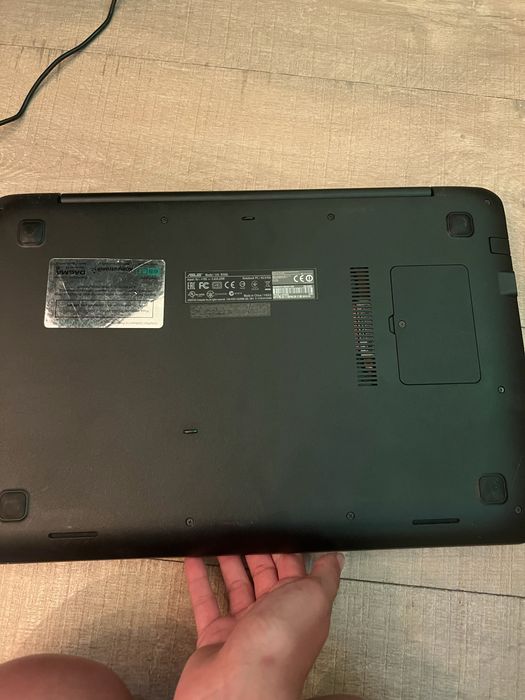 Laptop asus R556L