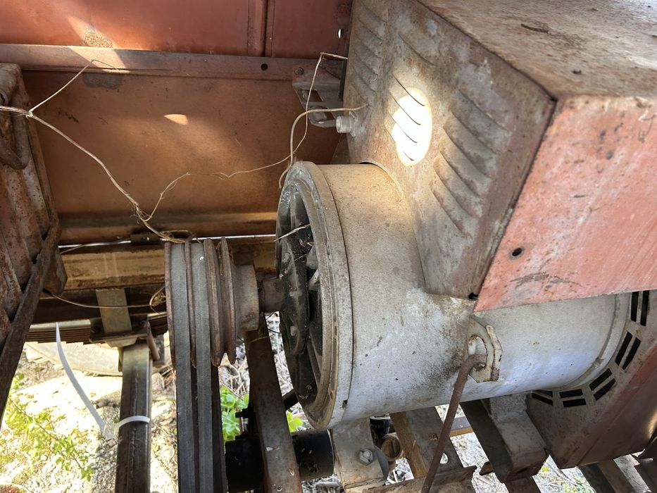 Сак як новий зварювальний на колесах сак.