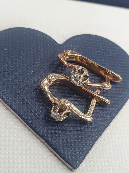 Золотые серьги с бриллиантами