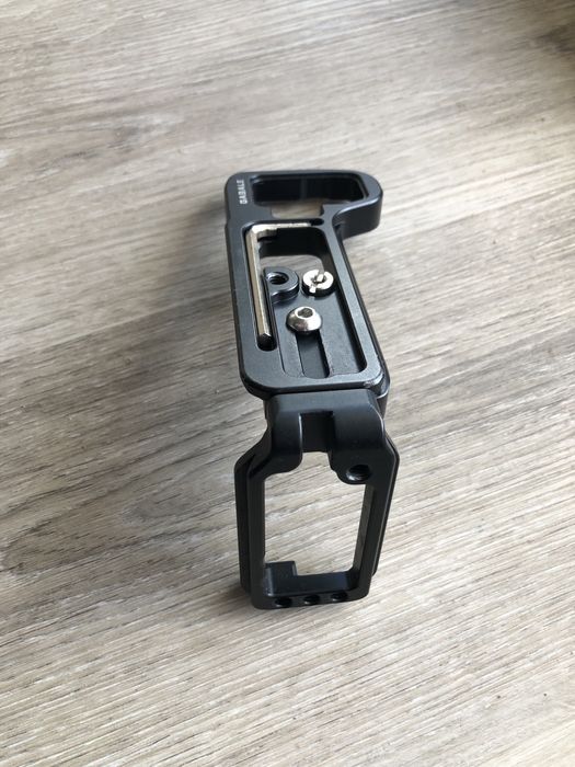 Punho em "L" para sony a7III - marca Gabale