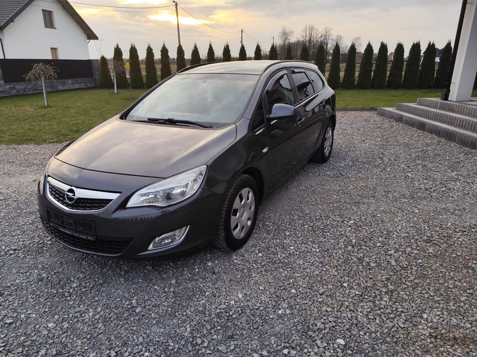 Sprzedam Opel Astra 2011 SPROWADZONY