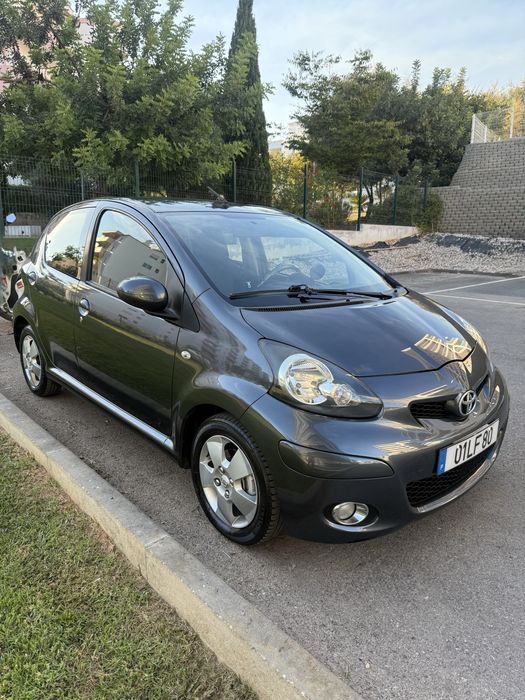 Toyota Aygo Automático • Apenas 59 mil km c/ histórico • Full Extras • Embreagem Nova • AC • Nacional