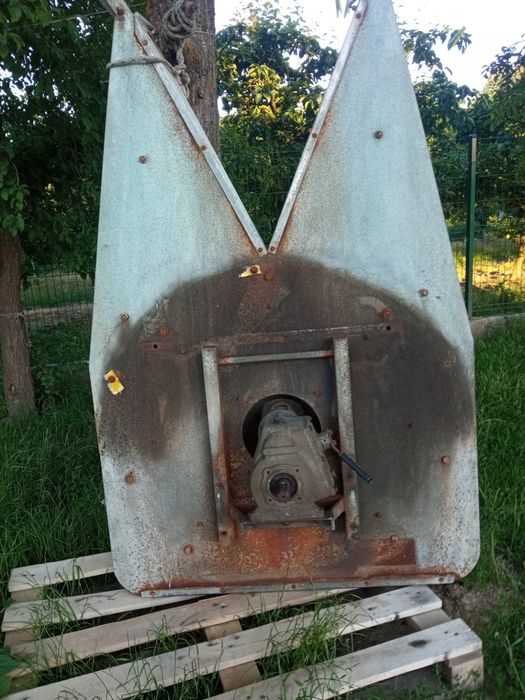 Przystawka wentylatora , kolumna ,maszt Agrola