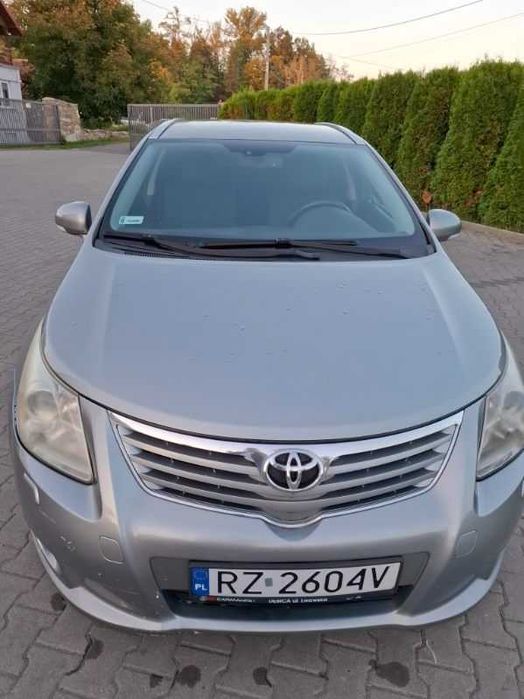 Samochód osobowy Toyota Avensis 2009