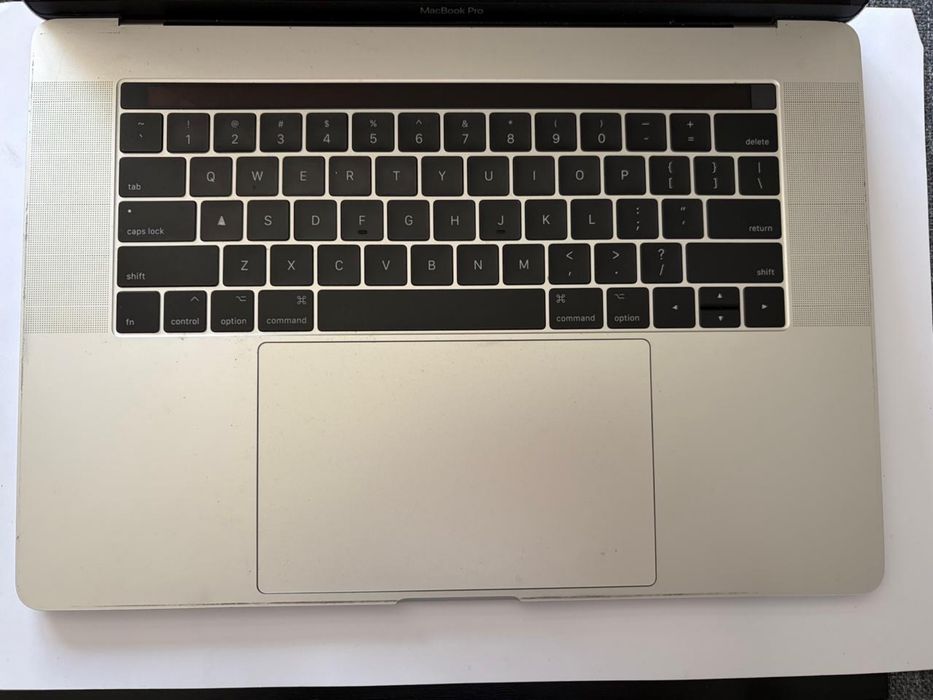 MacBook Pro Touch Bar 15” i7 500GB 2016 Prateado