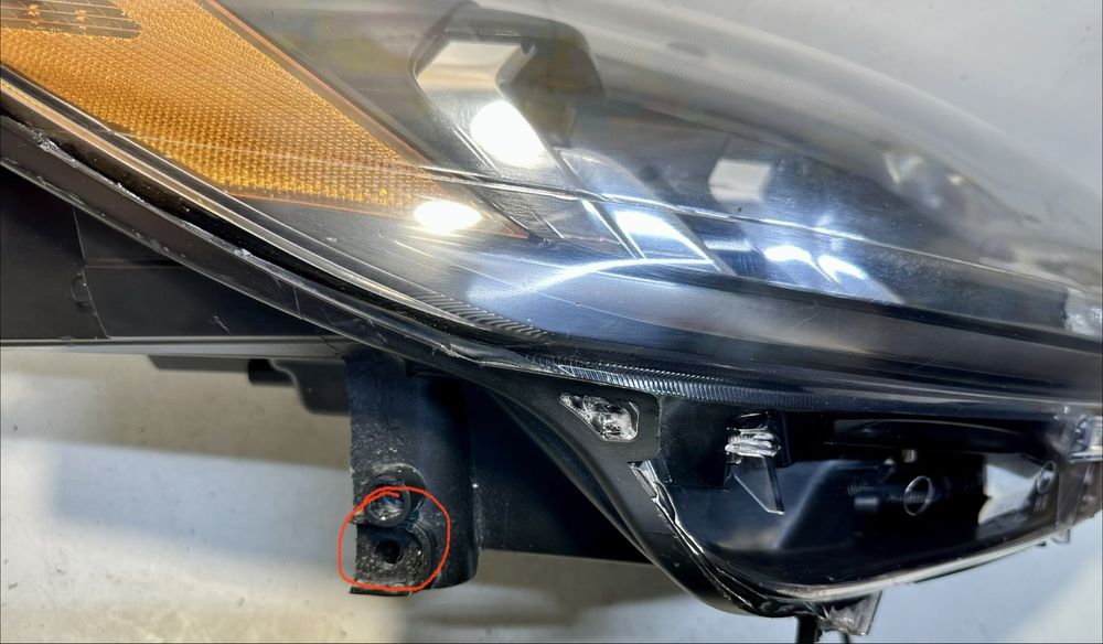 Фара правая Ford Escape MK4 USA 2020 2021 2020 LJ6B-13W029-AH