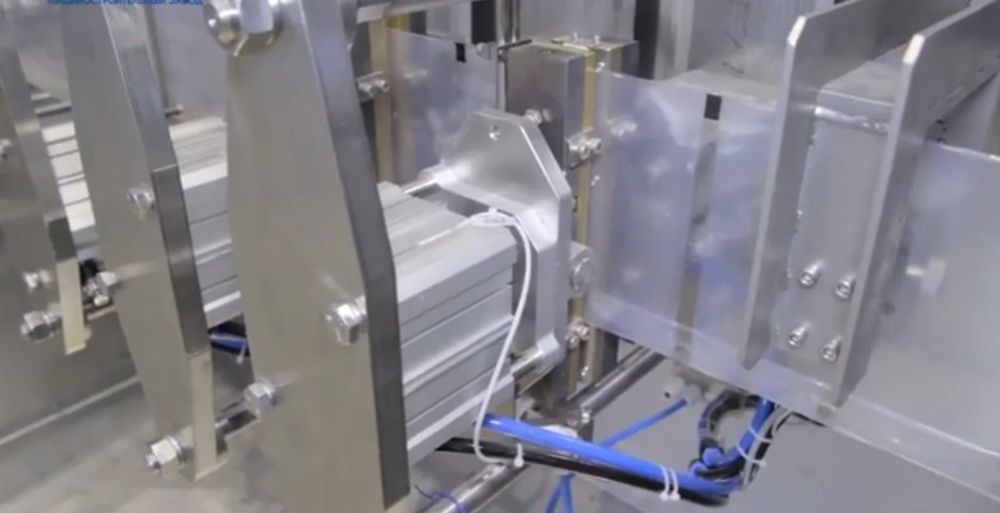 Автоматическая линия для фасовки в пакеты дой пак.Фасовка дой пак.