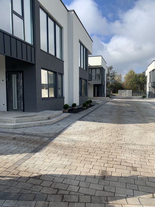 Продаж котеджу с.Зубра