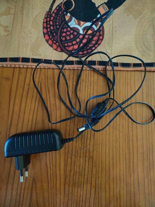 Magalhães com bolsa e carregador