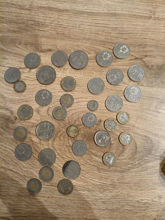 Notas e moedas escudos