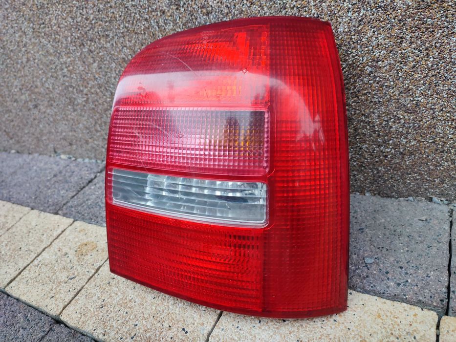 Lampa Tylna Prawa Audi A4 B5 Kombi Lift