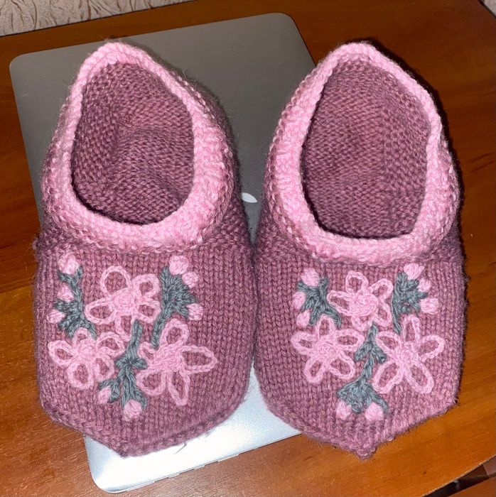 В’язані тапочки  для дому  ручної роботи