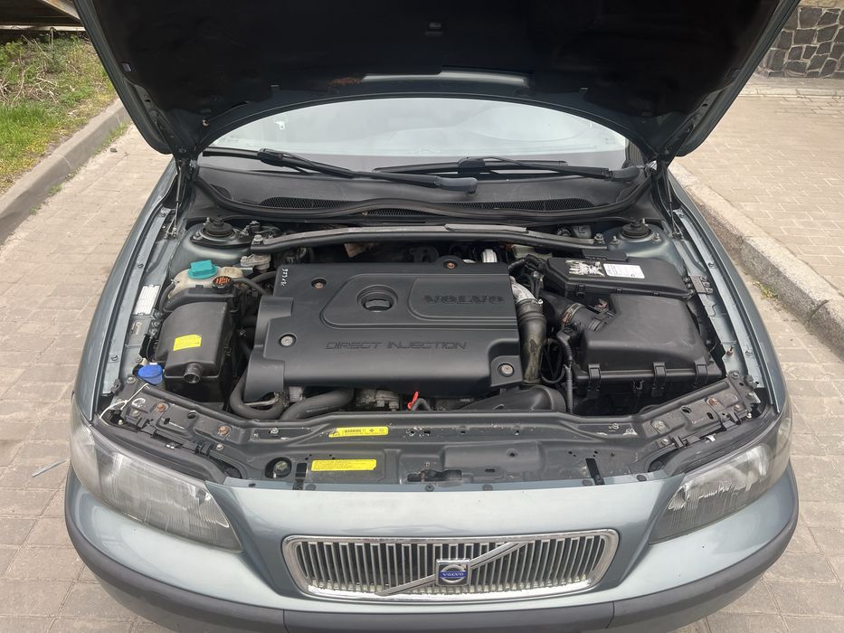 Volvo V70 2.4 Дизель Механіка Гарний стан авто !