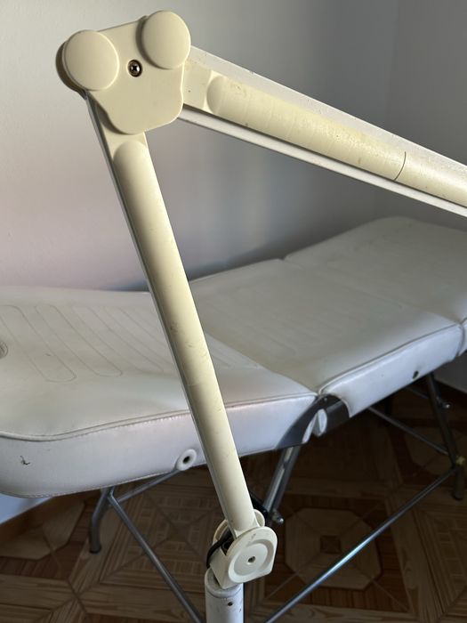 Candeeiro de pé branco