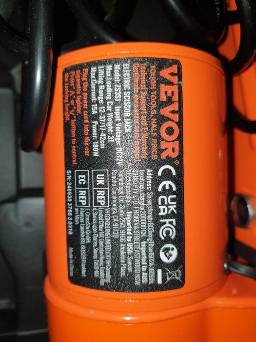 Podnośnik elektryczny nożycowy VEVOR