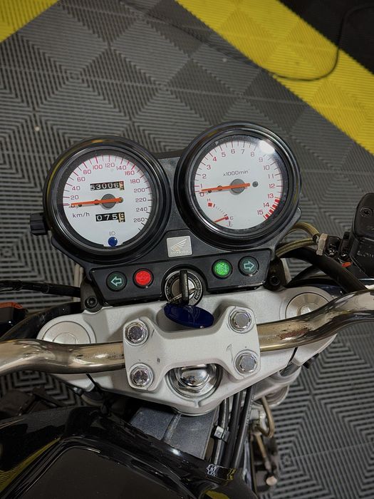 Honda Hornet 600 – Ano 2000 | Excelente Estado | Toda Revisionada