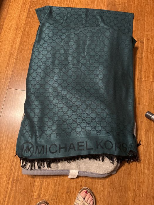 Szal ciemna zielen Michael Kors