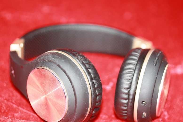 Riwbox XBT-80 Folding Stereo Wireless Bluetooth Headphones