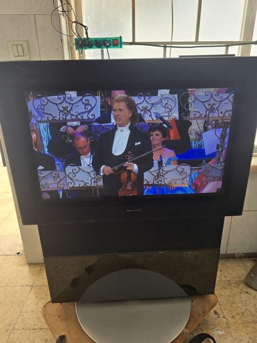 Bang & Olufsen  - TV, Vídeo, Colunas, Móvel Rotatório e Comando