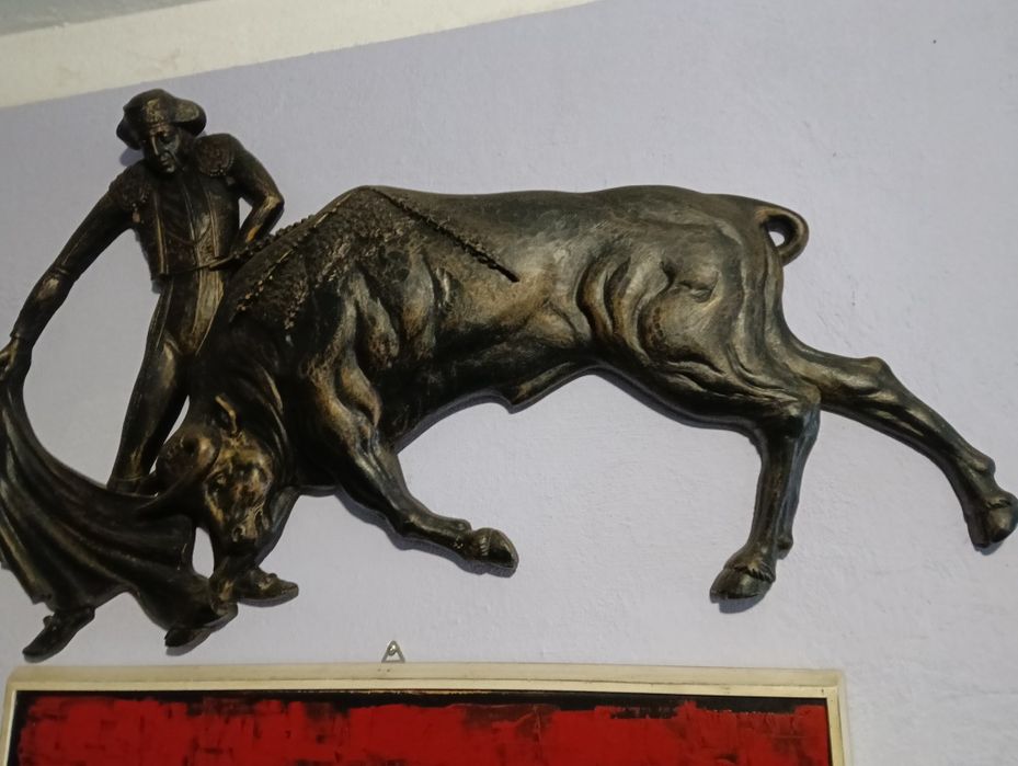 Duża zawieszka ścienna w stylu hiszpańskiego renesansu – 1968 Dart Industries