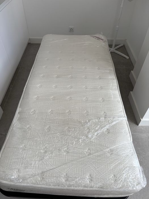 Cama individual (estrado + colchão)