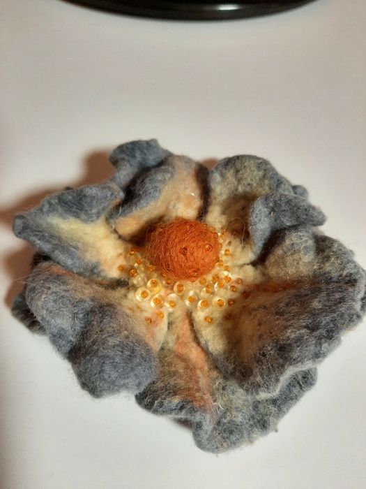 Продам брошь. Шерсть-набивка.