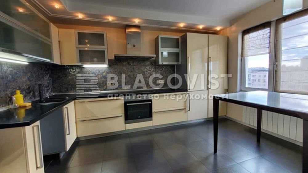 Машинобудівна 21, М Шулявська 3 кім, 90м, 165000$