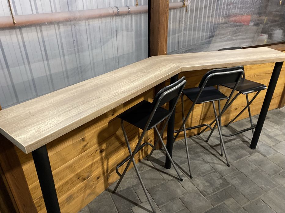 Барний стіл зі стільцями