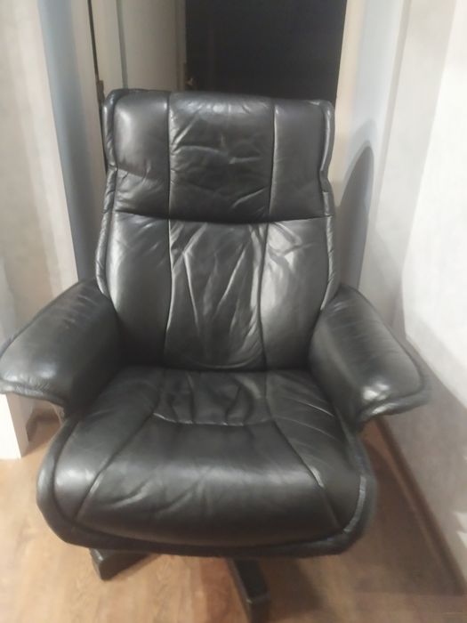 Шкіряне офісне поворотне крісло - реклайнер