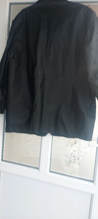 Продається  шкіряна куртка-піджак