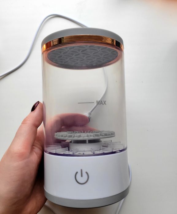 Очищувач пензликів для макіяжу