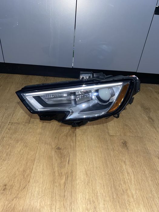 Фара ліва Audi Q3 Xenon USA 8v0941005G  ресталйінг 2017-