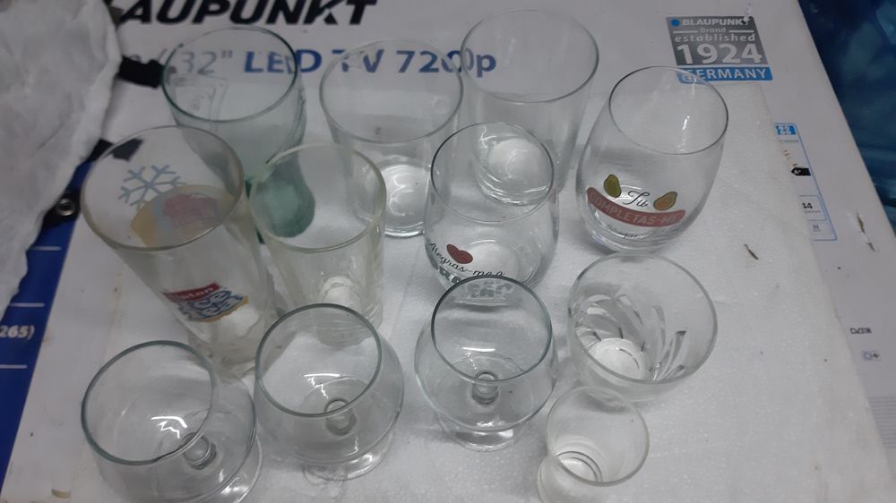 Conjunto de copos variados.