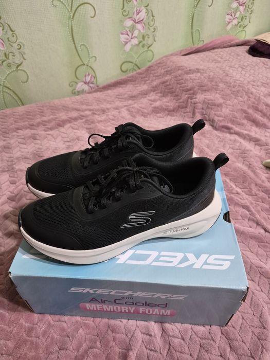 Кросівки Skechers 40 р. (41р.)