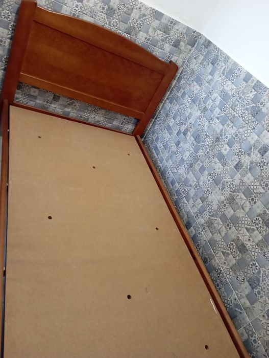 Estrado cama em madeira maciça - Setúbal