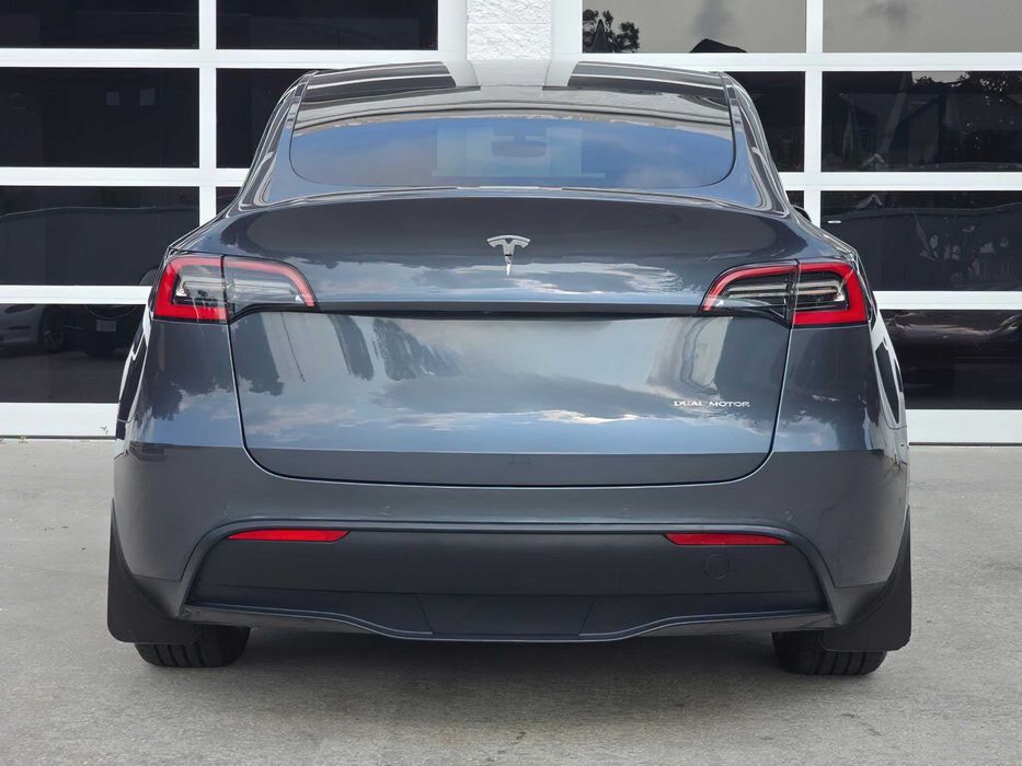Tesla Model Y Long Range      2021