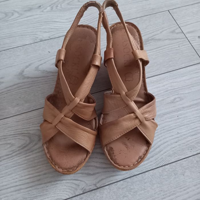 Sandałki damskie na koturnie 38, skórzane Lasocki