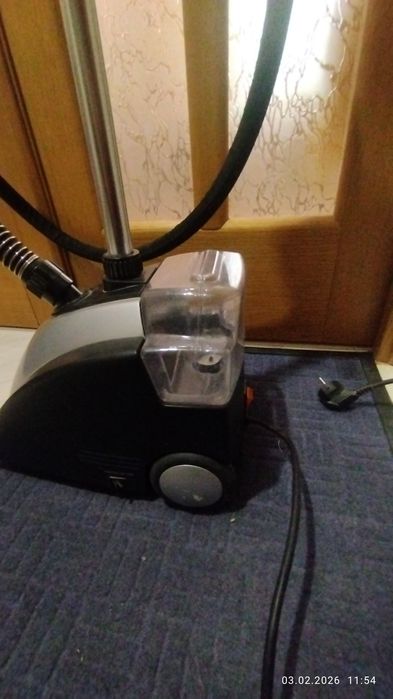 Це відпарювач для одягу Rovus Garment Steamer, модель EK-6005.