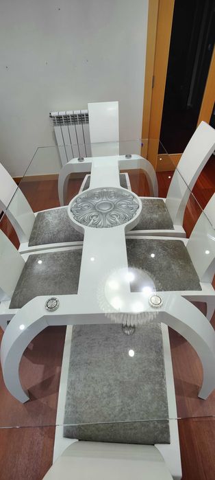 Mesa de jantar de vidro