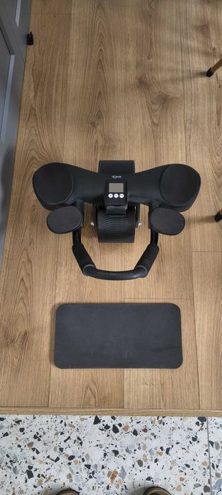 Roller do treningu mięśni brzucha - jak nowy