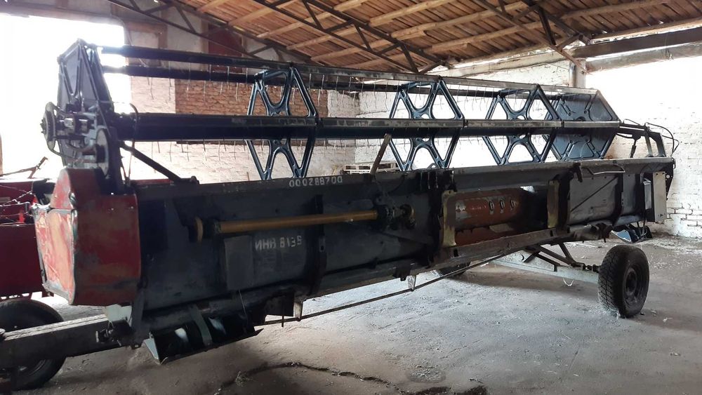 комбайн MF-7246 (2008р.в.) з зерновой жаткою .Подрібнювач соломи