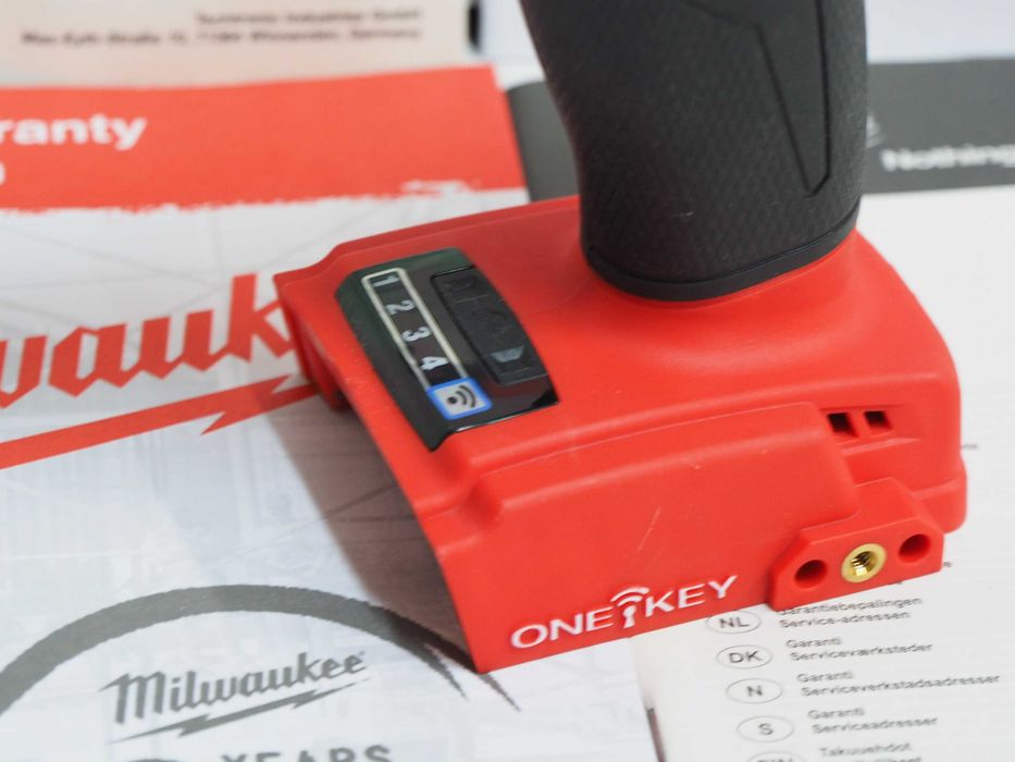 MILWAUKEE M18 ONEIWF 12 klucz udarowy 1/2' moc 300Nm 4 biegi bez aku