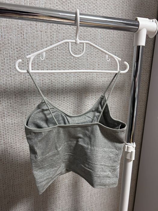 топ зі вставками, сірий