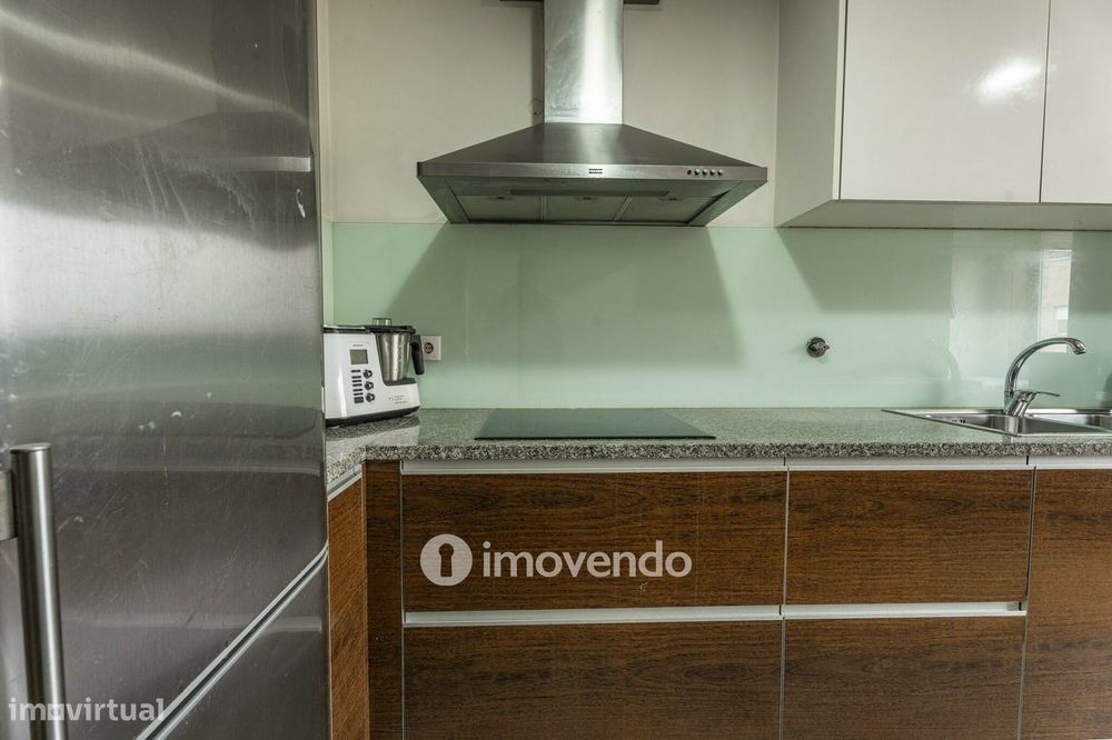 Apartamento T3 com garagem e áreas amplas, em Braga