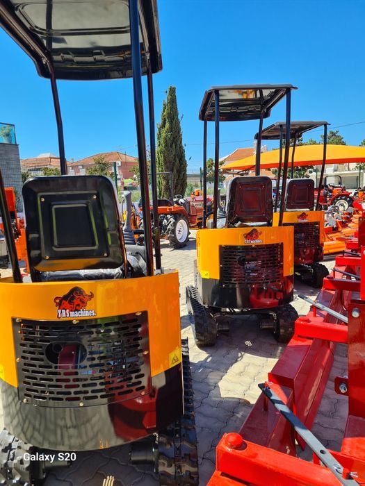 Mini Escavadora TRS HT12 – Promoção Final de Ano – 3 Baldes Incluídos